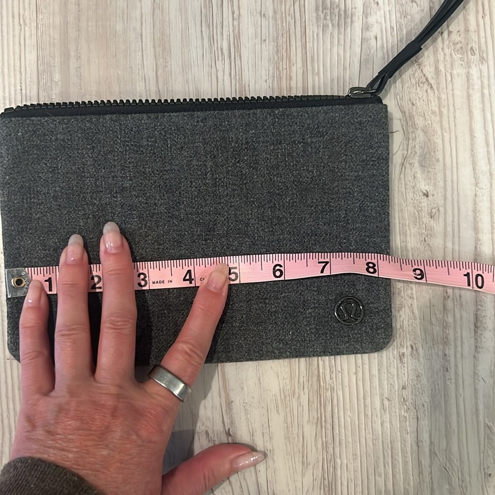Lululemon Athletica Gray and Black Tote with matching small clutch - Picture 10 of 11